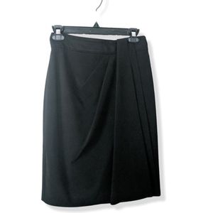 Black skirt w asymmetrical pleats